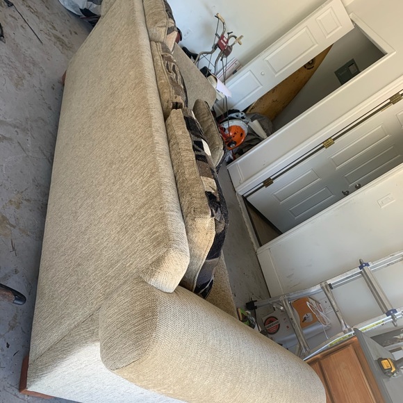 Couch - Picture 4 of 5